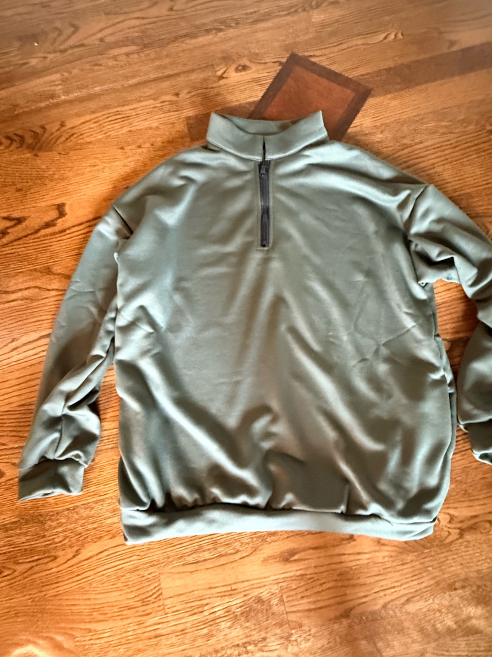 NWT Olive Green zip long sleeve sweat shirt, polyester. Size S